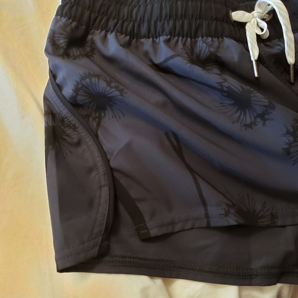 🌟NEW Quick-Dry Vuori Clementine Short - Picture 3 of 5